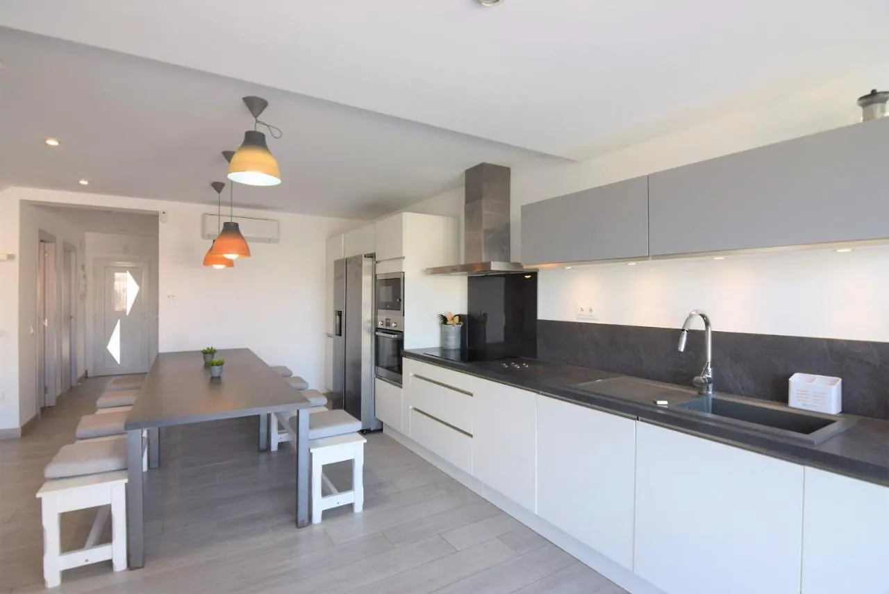 392- Casa Al Canal Con Amarre Y Jacuzzi Empuriabrava